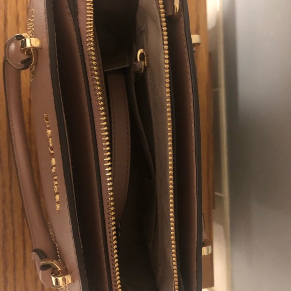 Used one time- almost NEW Michaels Kors handbag - Picture 6 of 7